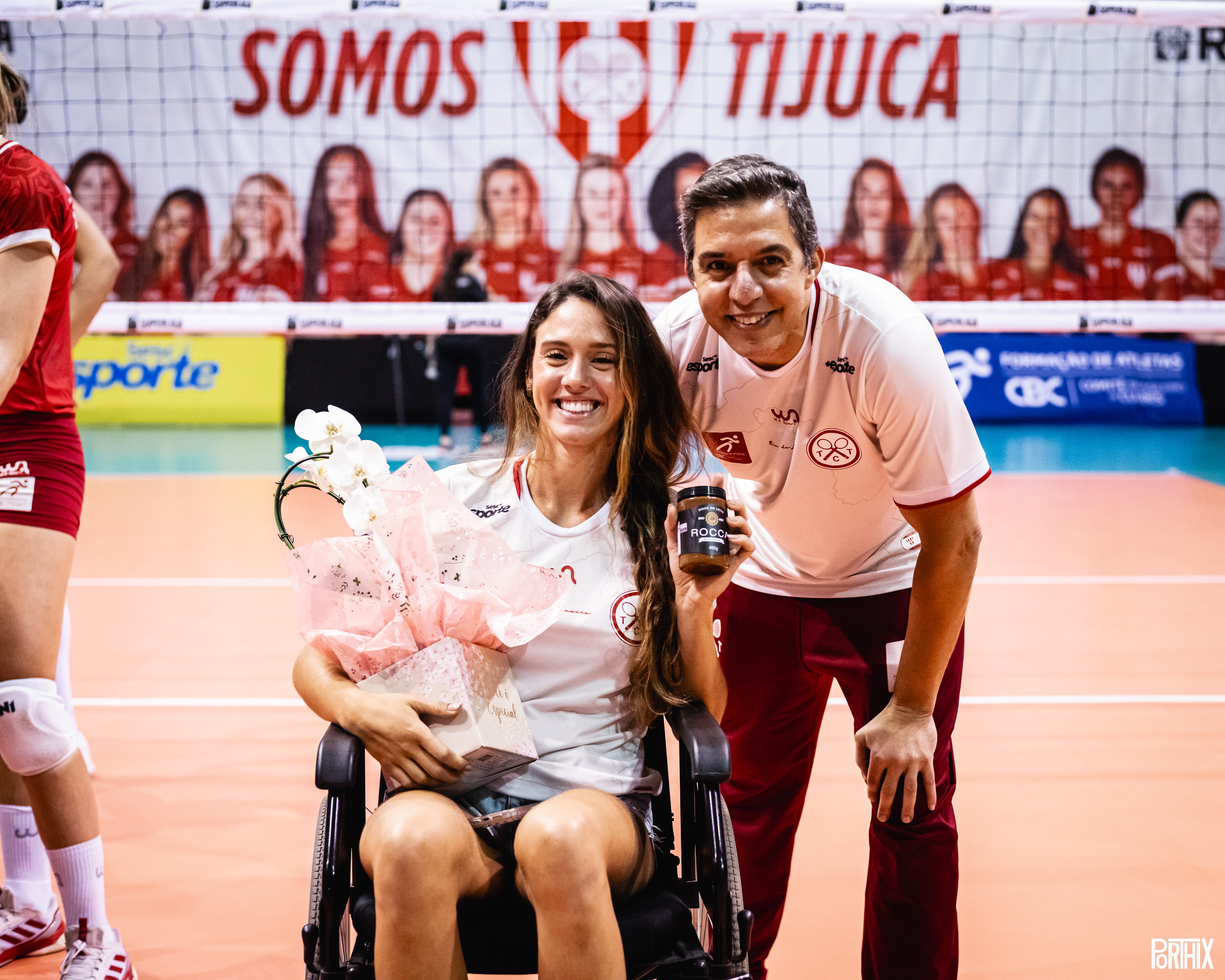 Júlia Azevedo recebe homenagem emocionante no Tijuca